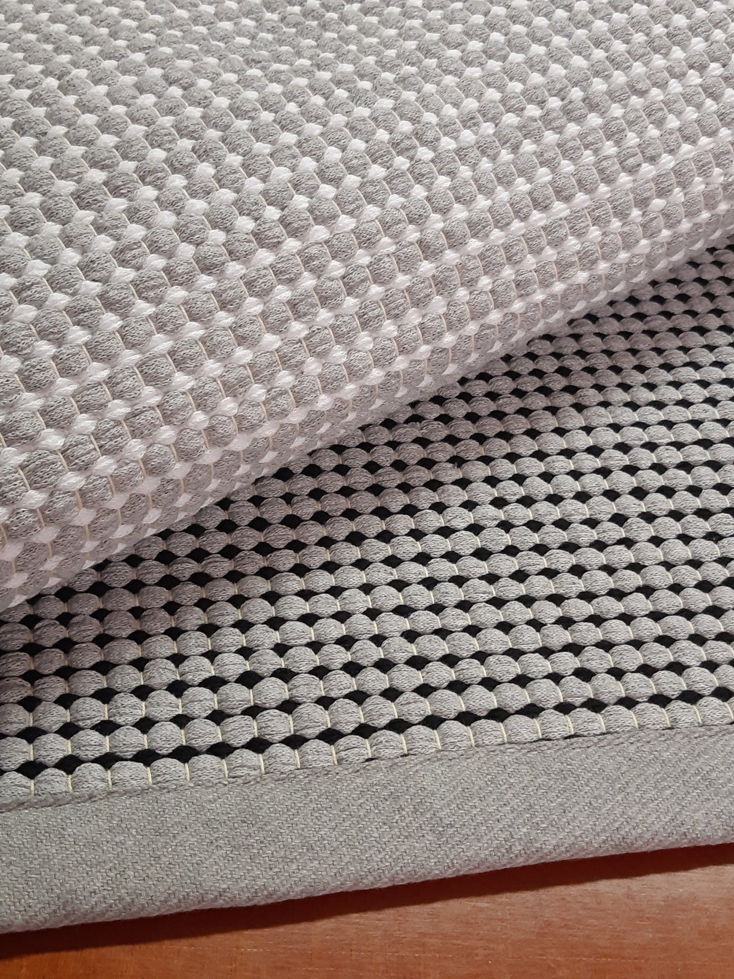 Kotimainen Helsinki Räsymatto Omilla Väreillä & Mitoilla