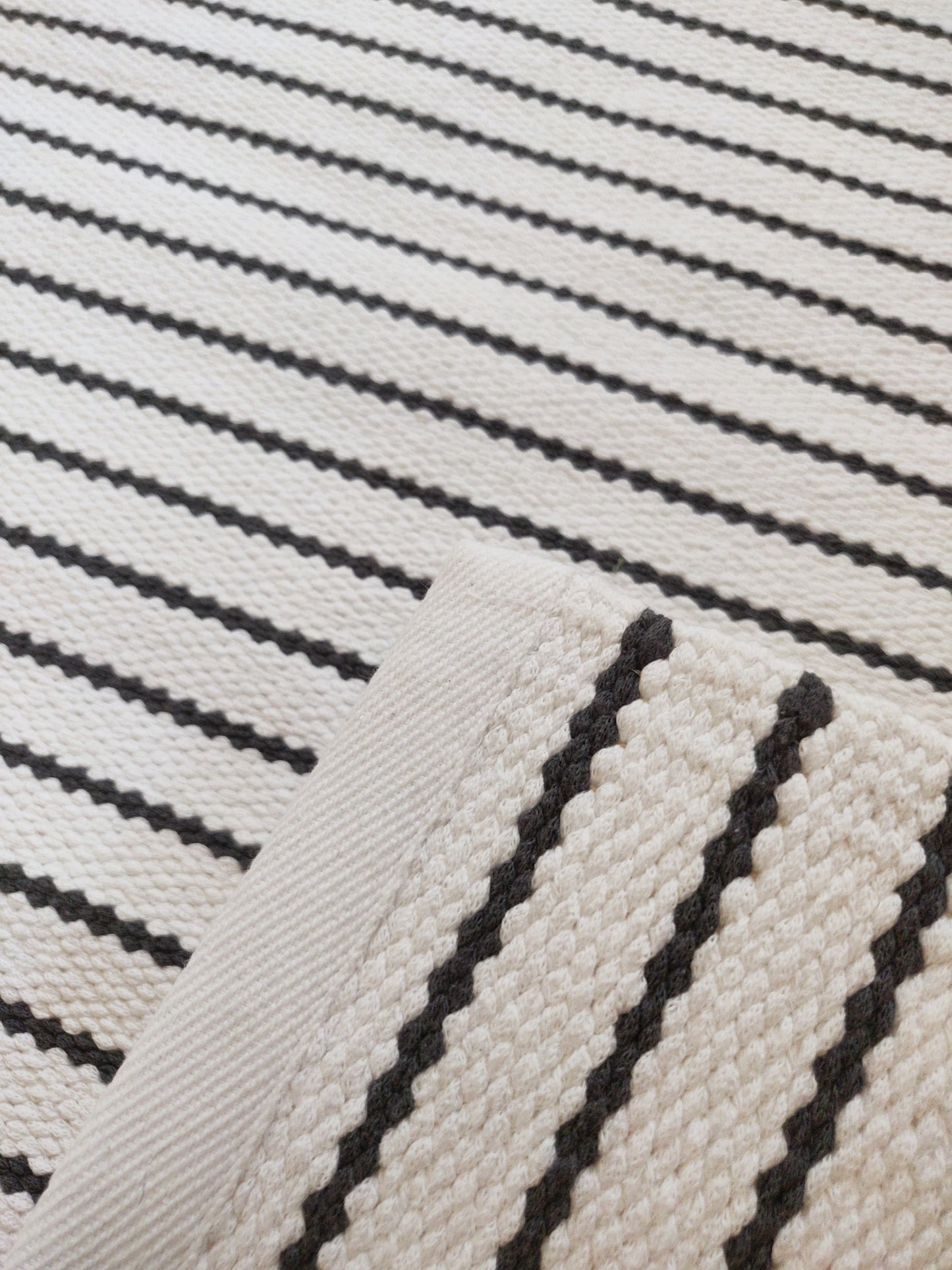 Kotimainen Purje Matto Omilla Mitoilla & Väreillä